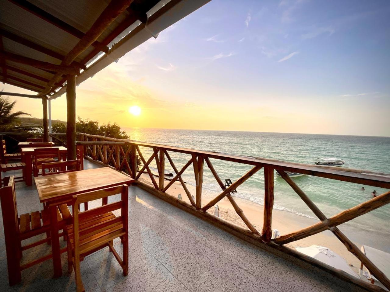 Mandala Beach Club Hotel Pendales Exterior photo